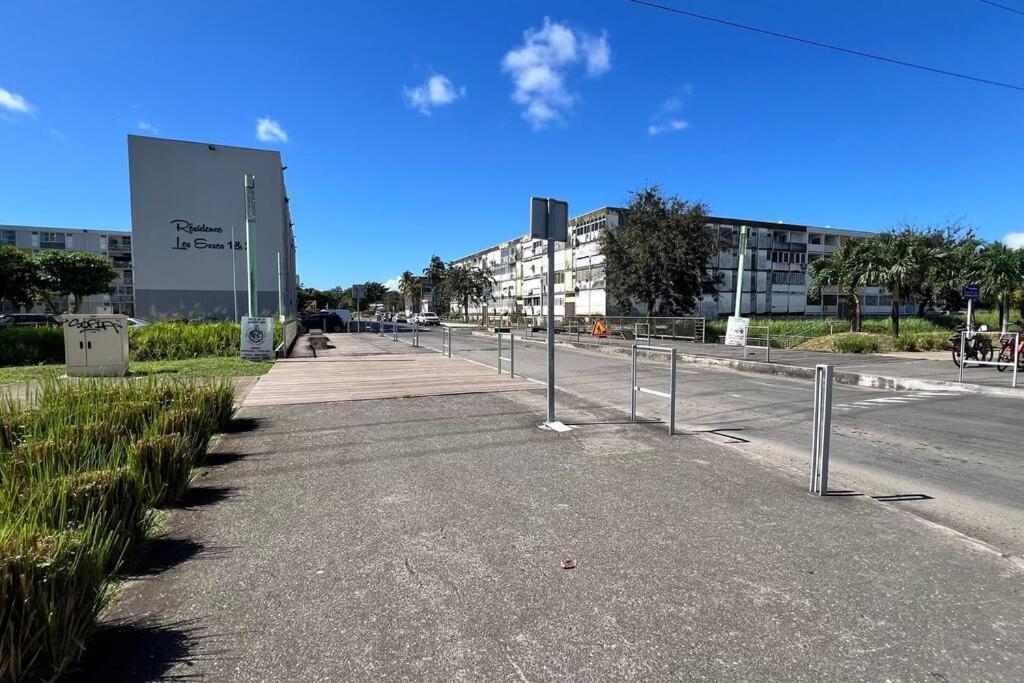 Appartement Proche Aeroport Au Rez-De-Chaussee Les Abymes Dış mekan fotoğraf